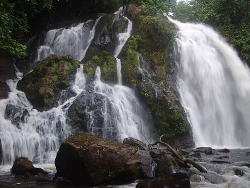 Chutes de la Lobé : de magnifiques cascades à l’eau cristalline