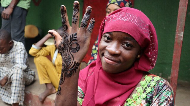 Le Henné : Une tendance essentielle dans la beauté féminine