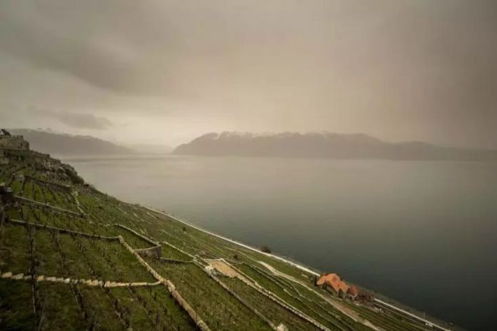 La Suisse enveloppée dans un voile de sable du Sahara