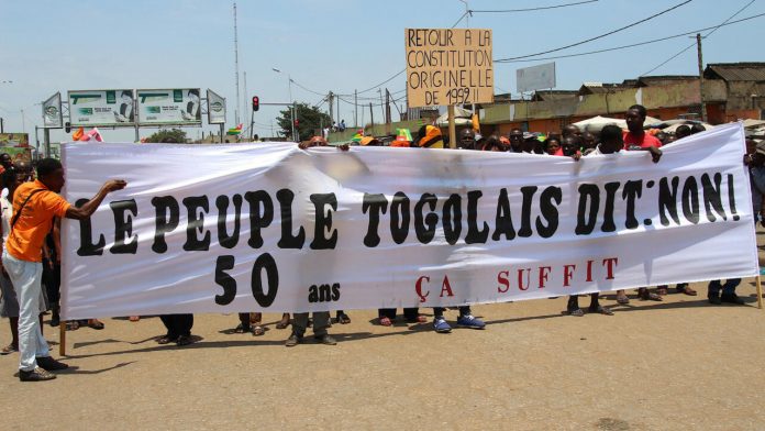 Réforme constitutionnelle éclair au Togo, « un coup de force » selon l’opposition