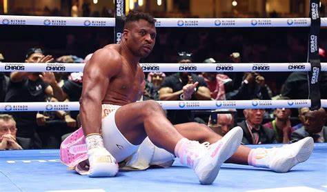 Francis Ngannou drogué lors de son dernier combat.