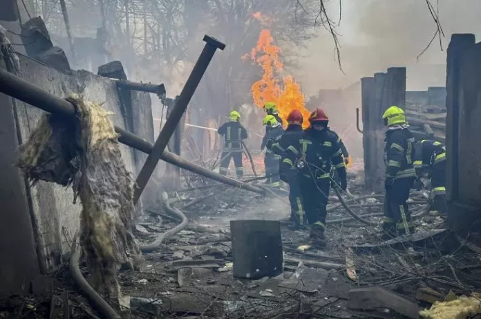 Ukraine : au moins 20 morts dans l’une des attaques russes les plus meurtrières à Odessa
