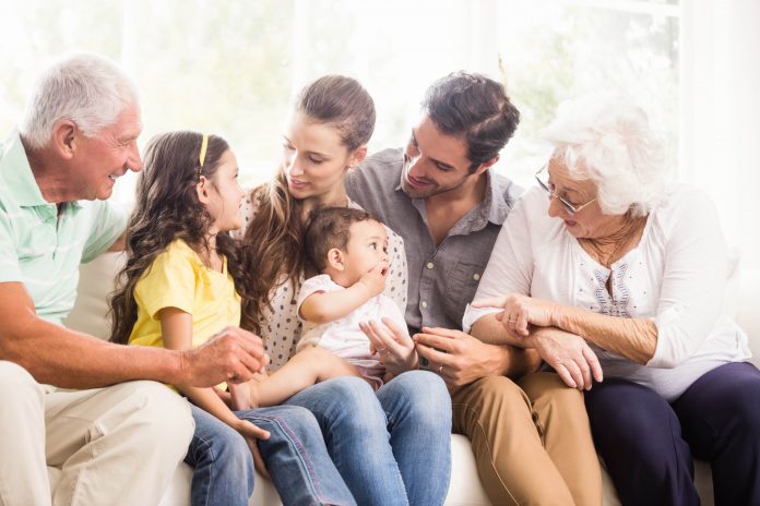 Vies familiales et professionnelles: les mères en première ligne, selon une étude