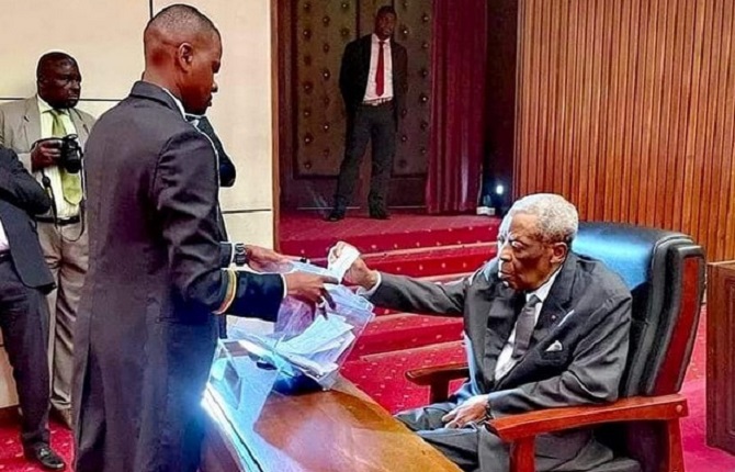 Sénat : Marcel Niat Njifenji réélu à la Présidence
