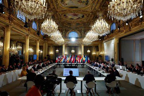 Près de trente pays à une réunion de soutien à Kiev organisée par Paris