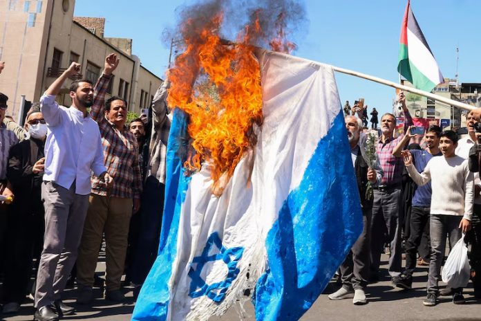 L’Iran et Israël semblent s’éloigner d’une escalade, nouvelle aide américaine