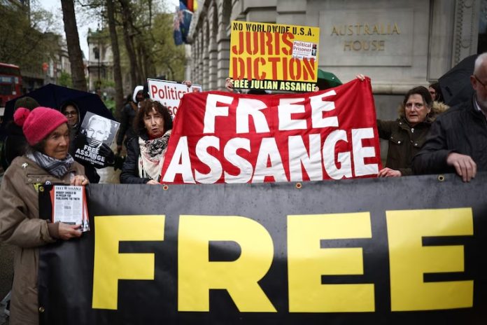 Biden dit examiner la demande australienne d’abandon des poursuites contre Assange