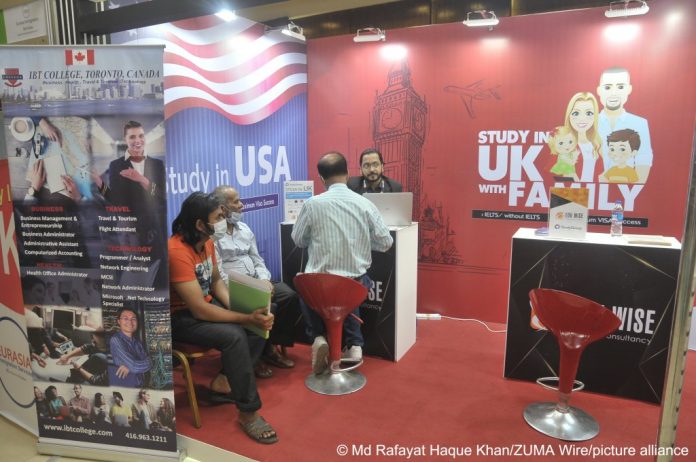 Royaume-Uni: forte augmentation des revenus exigés pour les visas familiaux