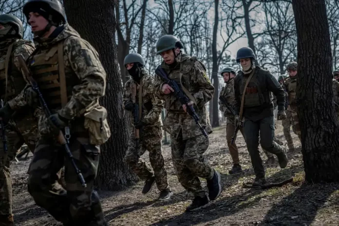 Ukraine : une nouvelle loi de mobilisation sur fond de bombardements massifs