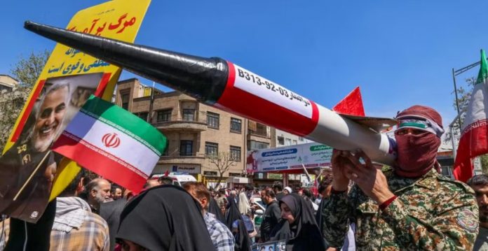 Fierté et inquiétude à Téhéran après l’attaque iranienne contre Israël