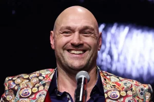 Le combat entre Tyson Fury et Usyk pour l'unification samedi