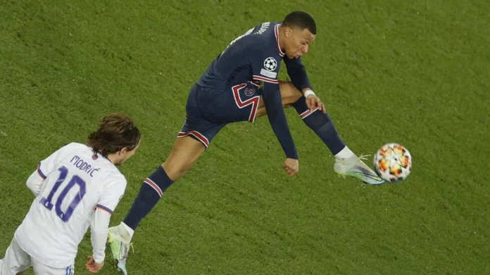 Foot: dénouement imminent pour Mbappé, annoncé au Real en début de semaine