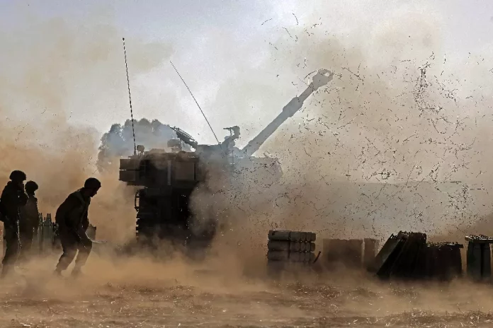 Gaza: Israël déploie des chars à Rafah, négociations sur une trêve au Caire