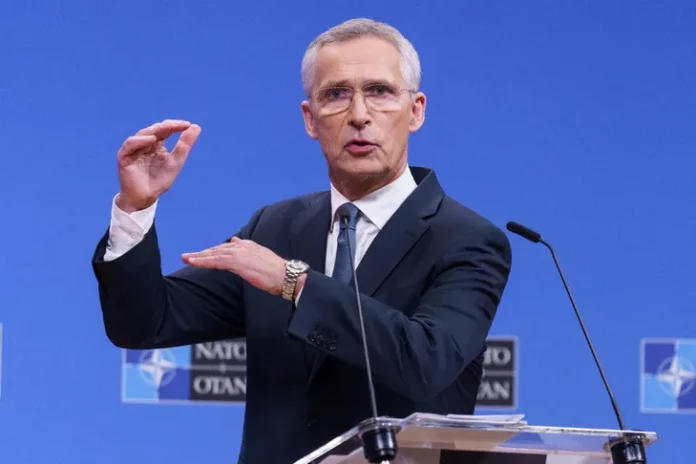 Le chef de l’Otan menace Pékin et plaide pour davantage d’armes pour l’Ukraine