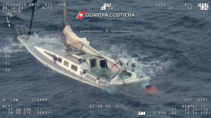 Italie/migrants: les gardes-côtes récupèrent six corps après un naufrage