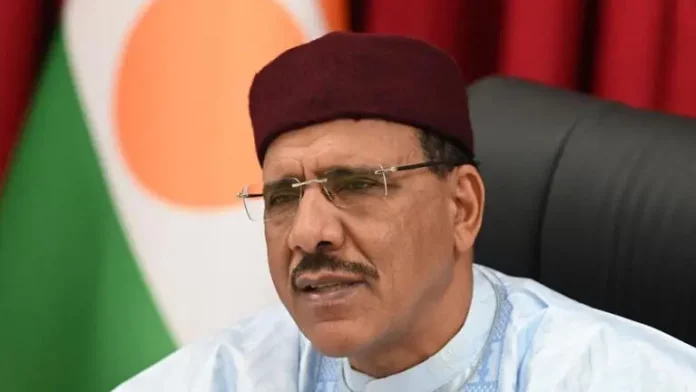 Niger: la justice lève l’immunité du président déchu Mohamed Bazoum
