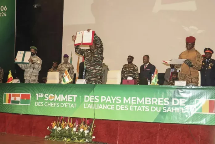 Le sommet des régimes militaires sahéliens fait de l’ombre à celui de la Cedeao