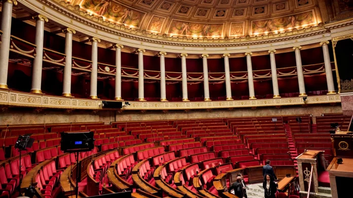 Après les législatives, la France « en terre inconnue » faute de culture de la coalition gouvernementale