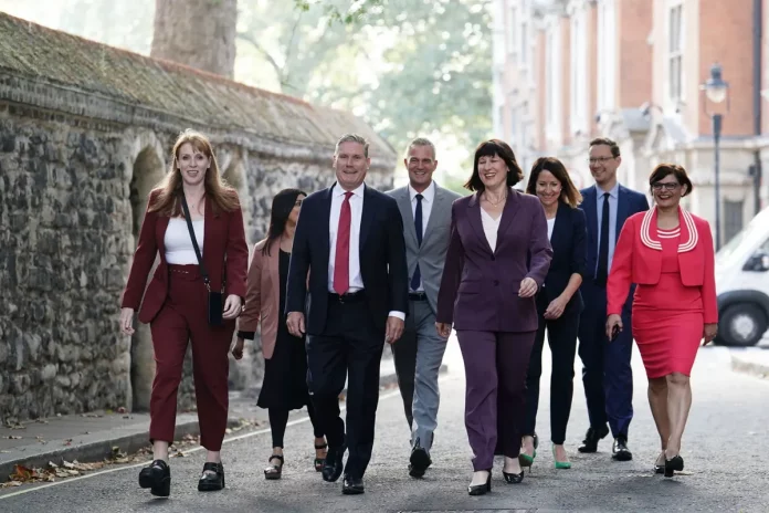 Royaume-Uni: les 100 premiers jours du Premier ministre Keir Starmer
