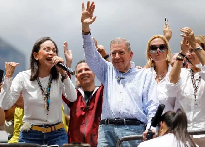 Présidentielle au Venezuela: la pression s’accroît sur Maduro