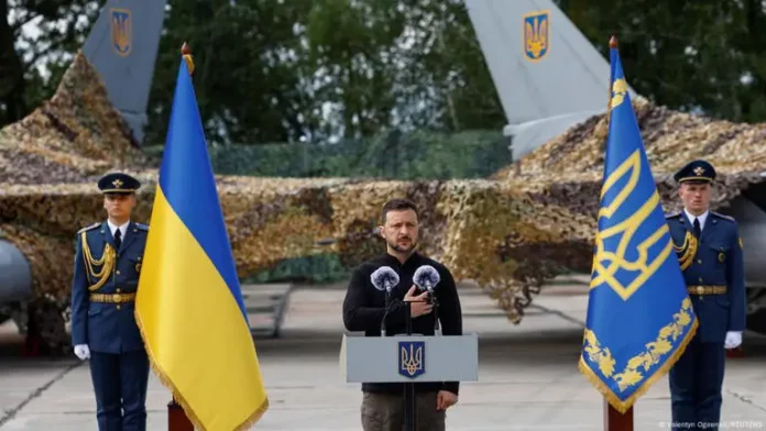 L’Ukraine reçoit enfin ses tout premiers avions F-16