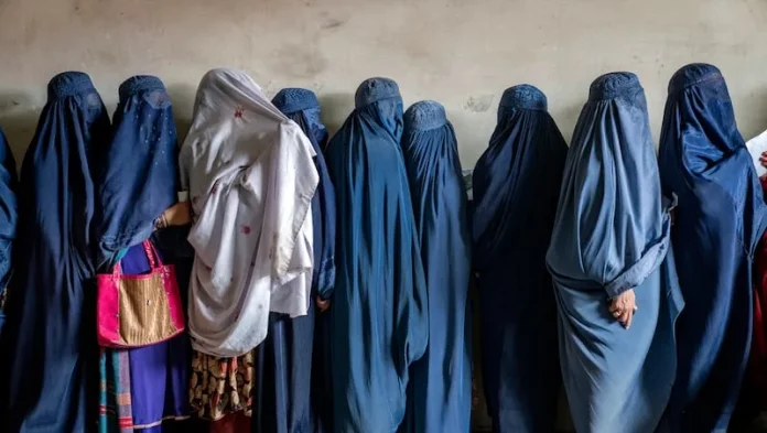 Des Afghanes défient les talibans face à l’interdiction de faire entendre leurs voix