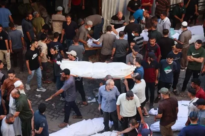 Des centaines de palestiniens fuient dans le sud de Gaza avant une nouvelle campagne israélienne