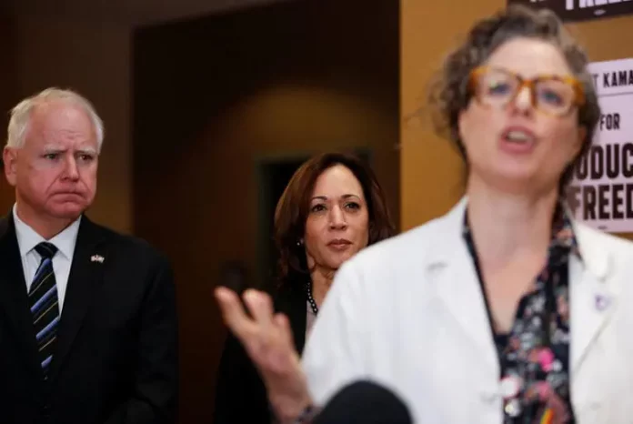 Kamala Harris choisit le gouverneur Tim Walz comme colistier