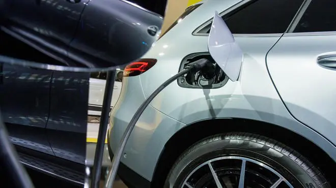 Les constructeurs automobiles européens réclament des « aides urgentes » avant les normes CO2 durcies en 2025