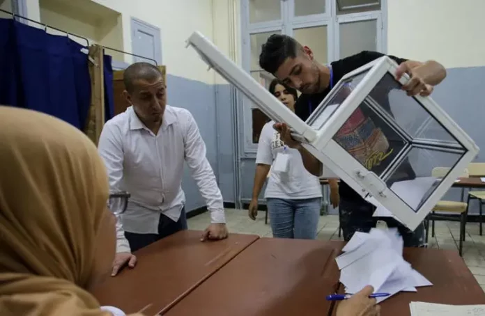 Présidentielle en Algérie: attente des résultats, victoire prévue de Tebboune