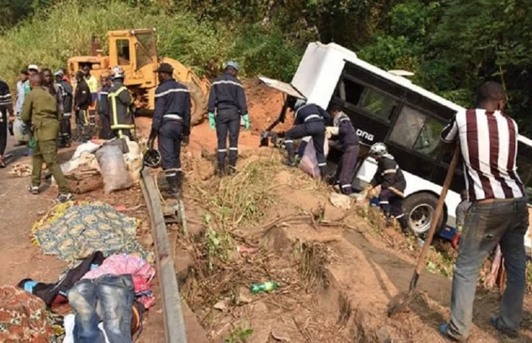 Des morts à la falaise de Dschang