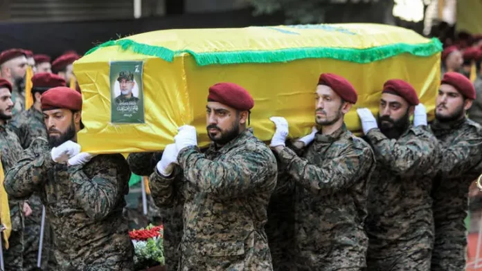 Entre colère et loyauté, le Hezbollah rend hommage au chef de son unité d’élite