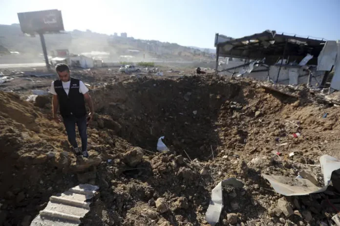Le Hezbollah tire un missile vers Tel-Aviv, bombardements israéliens au Liban