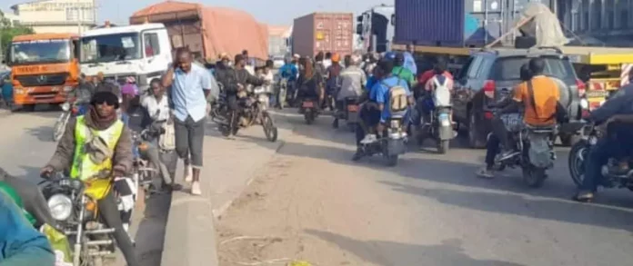 Tragédie : Un policier meurt écrasé par un bus à Yassa