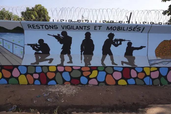 Massacre au Burkina: HRW accuse le gouvernement d’avoir exposé des civils