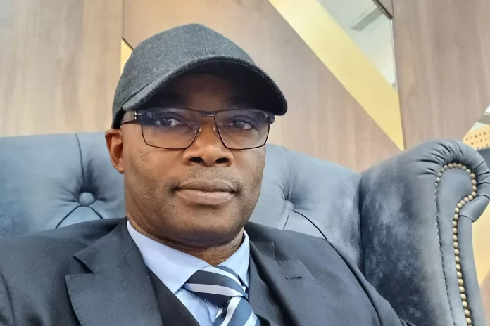 Génocide rwandais: Charles Onana accusé à son procès d’avoir « dépassé » la liberté d’expression