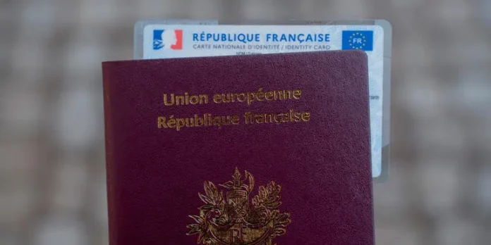 Déchéance de nationalité: une mesure rare qui se multiplie en France