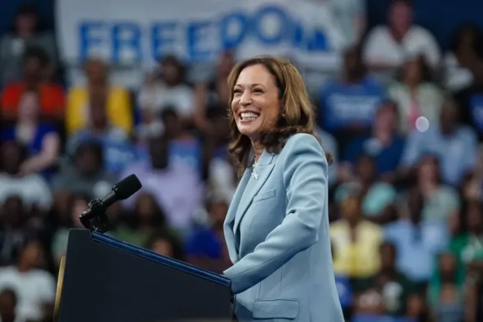 Harris avec des électeurs noirs et Trump dans un Etat frontalier à trois semaines du vote