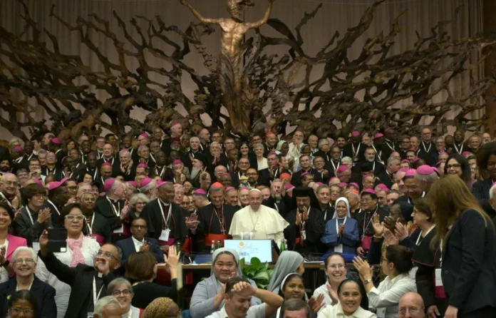 L’Eglise catholique laisse en suspens la question de l’ordination des femmes