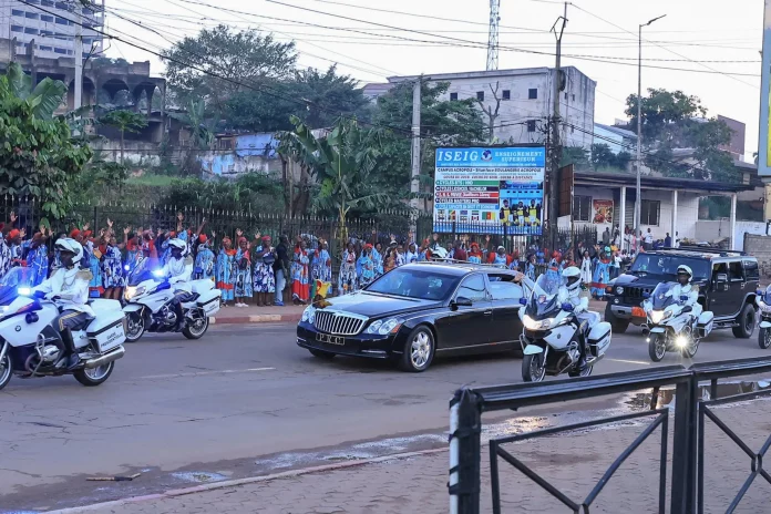 Retour du président Paul Biya au Cameroun: soulagement, indifférence, indignation