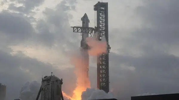 SpaceX réussit à rattraper en vol une partie de sa mégafusée Starship