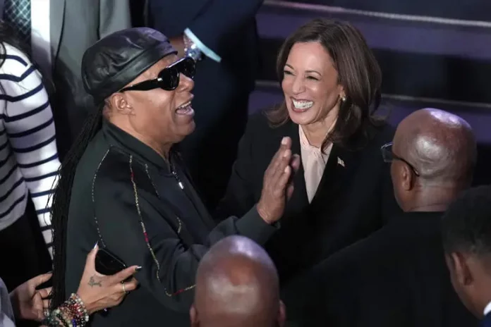 Harris a 60 ans, Trump se frite avec elle autour de McDonald’s