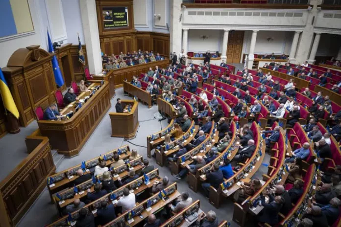Ukraine : Zelensky présente son « plan de victoire » et exclut de céder des territoires