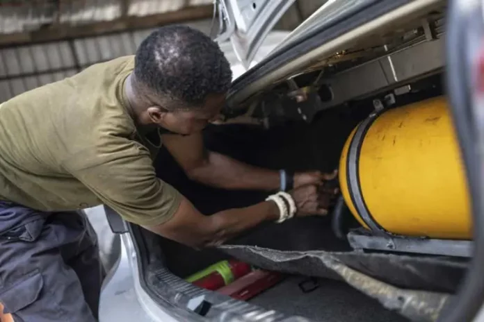 Au Nigeria, la conversion des voitures au gaz naturel fait son chemin