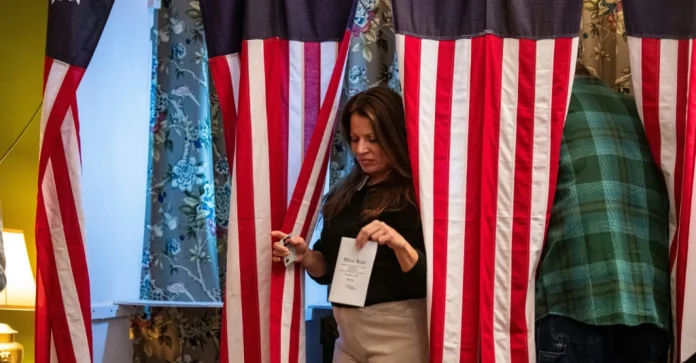 Harris ou Trump: jour de vote historique aux Etats-Unis
