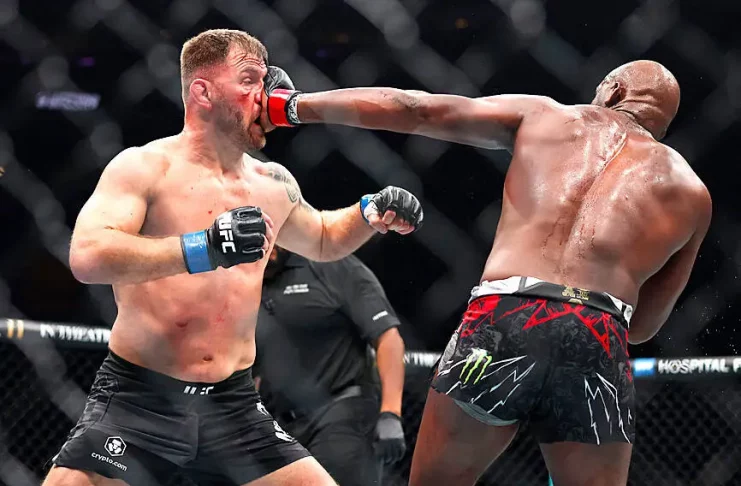 Jon Jones conserve son titre de champion des lourds