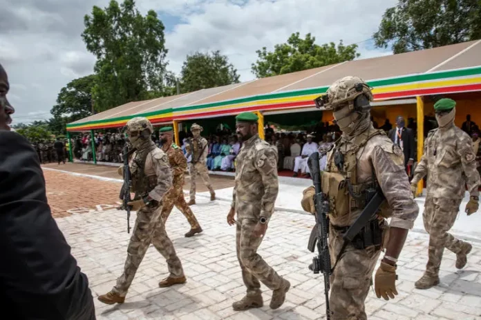 Mali: un opposant déféré après avoir mis en cause la junte burkinabè
