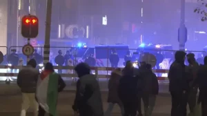 Supporters israéliens évacués après les incidents à Amsterdam