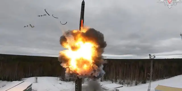Missile stratégique russe sans charge nucléaire tiré sur l’Ukraine: ce que l’on sait