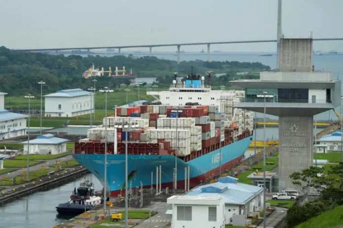 Le canal de Panama célèbre 25 ans de gestion panaméenne, avec un hommage à Carter